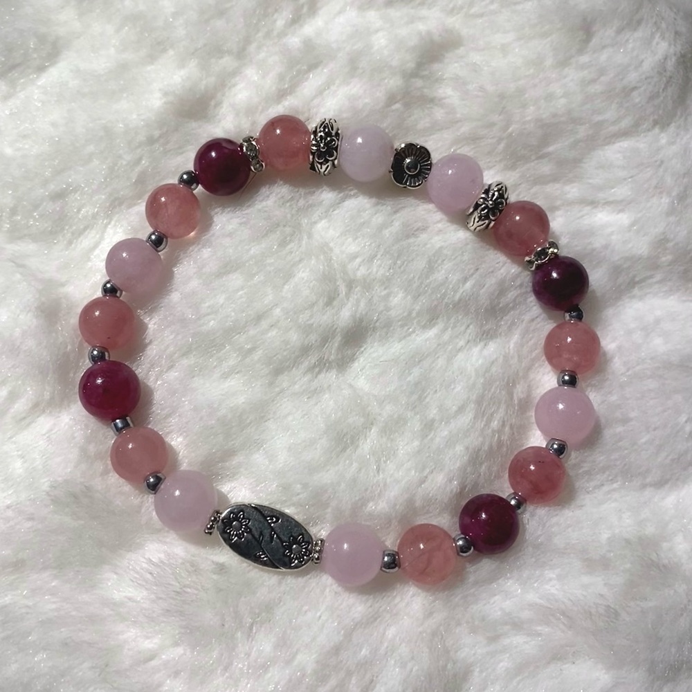 Pink and silver women’s beaded bracelet